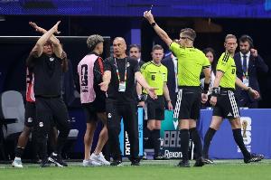 埃及领队：主教练做'交叉'手势是为表达遭受不公，FIFA允许这样做