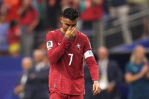 法国名宿：感觉C罗被队友孤立了，既然派他上球队就应该为他而战